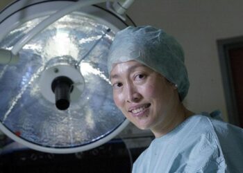 Pakar bedah pemindahan hati pertama dunia, Dr Susan Lim Mey Lee. Foto -straitstimes.com