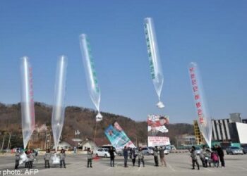 Kiriman belon ini dilihat sebagai respons Pyongyang ke atas tindakan Seoul memasang lagu K-Pop di 11 kawasan di sepanjang sempadan dua negara tersebut. Foto -AFP