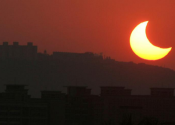 Fenomena gerhana matahari separa. Foto hiasan -google image