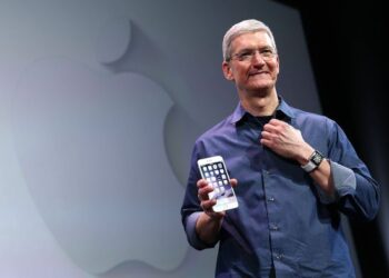 Tim Cook, CEO Apple semasa pelancaran iPhone 7. Foto - Pinterest.com