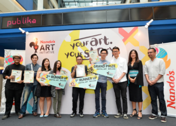 Pemenang kategori Digital Art bersama juri dari kiri En. Chong Fei Giap, Cik Mac Chung Lynn, CEO Kumpulan Nando’s Chickenland (Malaysia dan Singapore), dan En. Syed Nabil Syed Nahar.