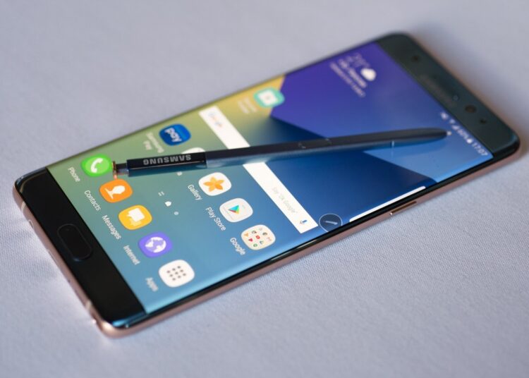 Samsung mengumumkan penggantungan pengeluaran telefon pintar Galaxy Note 7 di seluruh dunia susulan beberapa insiden kebakaran bateri. Foto - Forbes