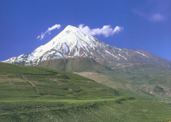 Gunung Damavand, Iran. Foto - Pinterest.com