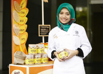 Puan Syarifah Hasnida pemenang peraduan Empayar Kuih Nestum. Foto - arkib Wanista.com