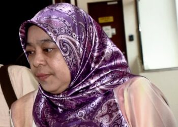 Norlizamengaku tidak bersalah di Mahkamah Sesyen Shah Alam, terhadap tiga pertuduhan salah guna kuasa membabitkan pembekalan peralatan untuk aktiviti sekolah bernilai RM6,591.65, awal tahun ini. Foto -Mohd Asri Saifuddin Mamat