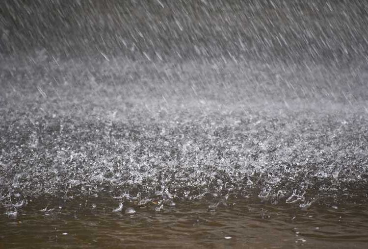 Banjir kilat di daerah Larut, Matang dan Selama adalah disebabkan hujan lebat tanpa henti selama kira-kira tiga jam petang Isnin. Foto - Earth Times