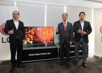 Dari kiri: Pengurus Besar Pemasaran LG Electronics Malaysia, Kong Mun Keen; Pengarah Urusan LG Electronics Malaysia, David Oh dan Pengurus Produk Hiburan Rumah LG Electronics Malaysia, Cho Changhee. Sumber: Arkib Wanista