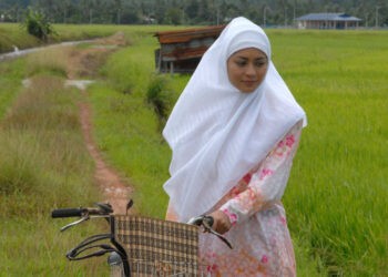 Maya Karin sebagai Izzah didalam filem Ombak Rindu, ciri wanita Melayu terakhir. Foto - Khairul Abdullah