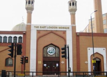The East London Mosque adalah masjid yang terbesar di Britain. Sumber: newsweek.com
