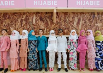 Sebahagian koleksi patung MYhijabie yang busana muslimahnya dihasilkan sendiri oleh Siti Sumarni Suhaimi. Foto -Yusof Mat Isa/Malay Mail Online/ProjekMMO